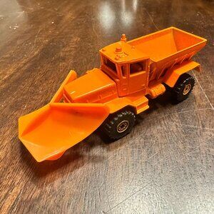 Vintage 1983 Hot Wheels Oshkosh Snow Plow Diecast Truck Orange Mint